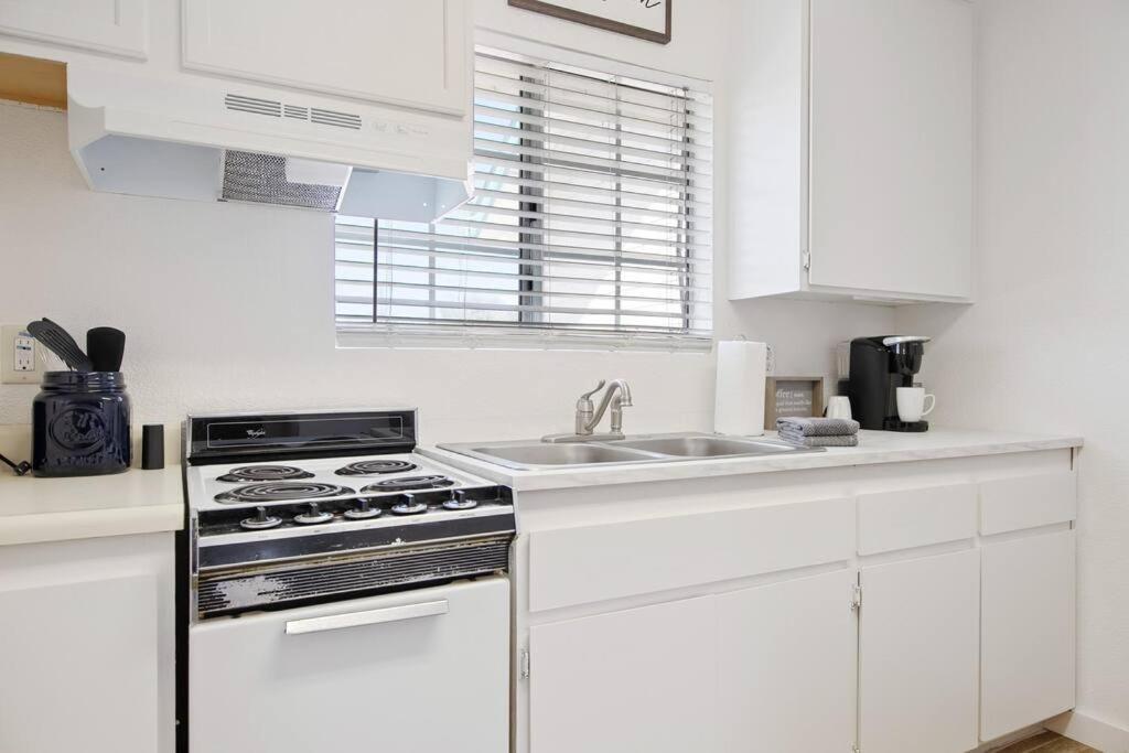 Ferienwohnung Couples Studio 1 W Full Kitchen Oakhurst Exterior foto